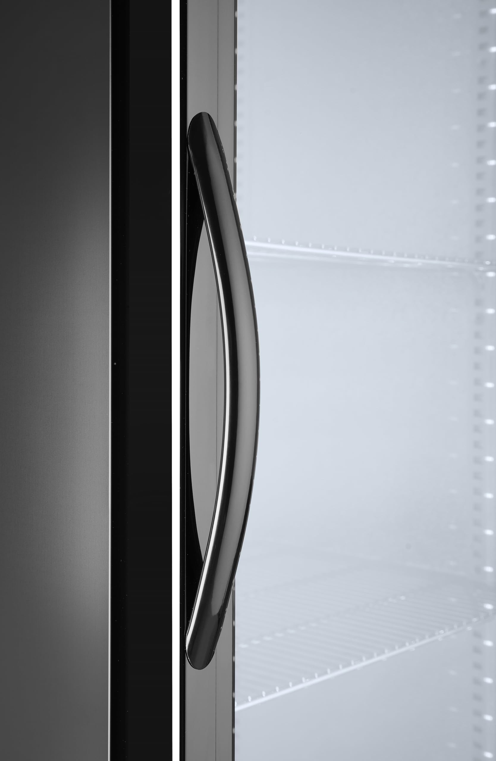 HENDI Refrigerador para bebidas Arktic, botellero vertical de bar, 1 puerta, 243L, 0–10°C, 220V, 195W, 600x530x(H) 1820mm, acero con recubrimiento en polvo negro