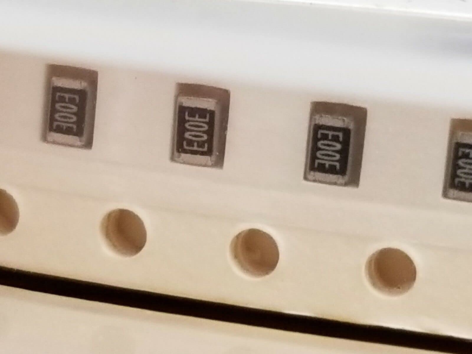 (20 PCS) RC0805FR-07300KL RES SMD 300K OHM 1% 1/8W 0805 YAGEO *US Stock*