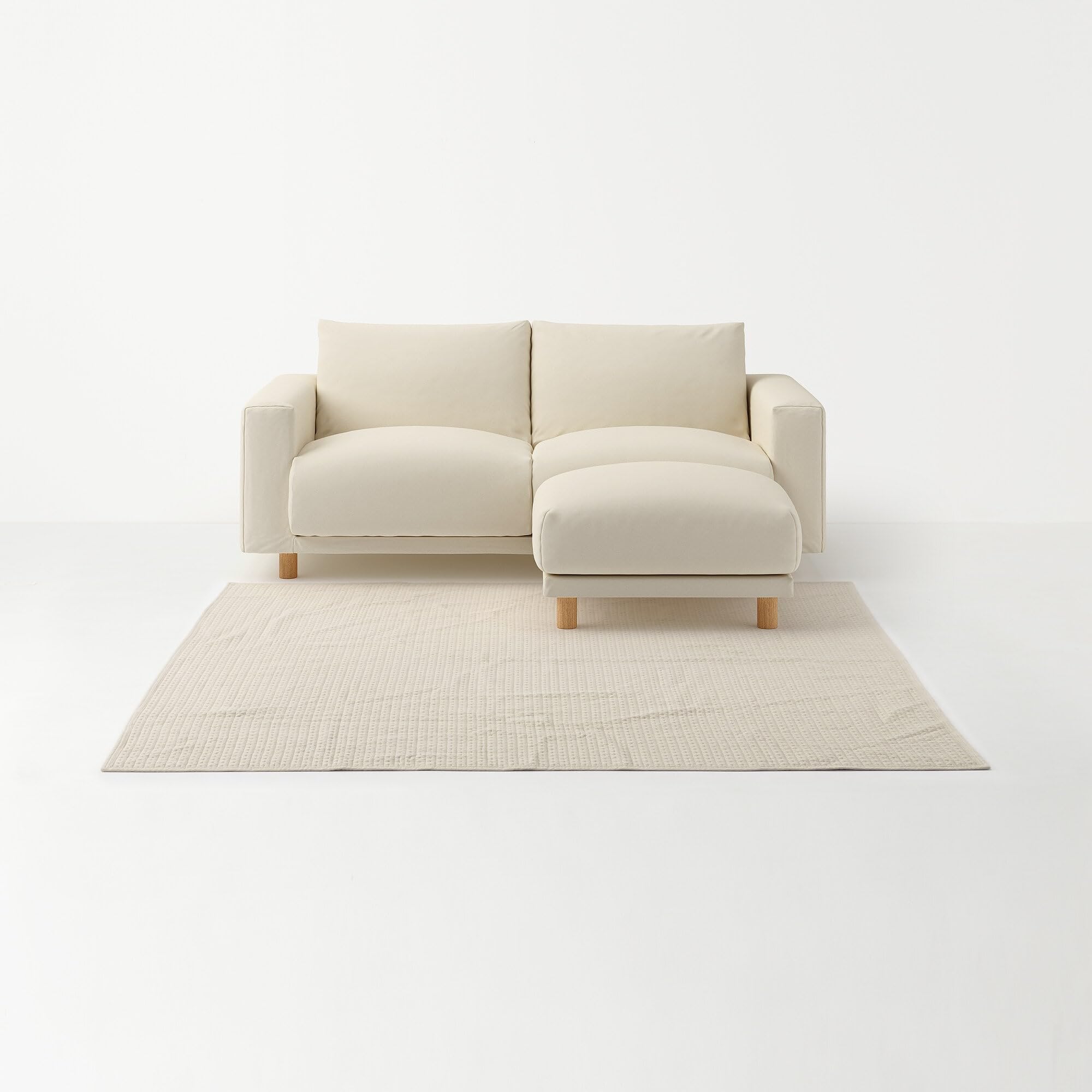 新品　無印良品キルティングラグ　ライトベージュ195×195cm Amazon｜無印良品 洗いざらしの綿キルティングラグ こたつ下敷兼用