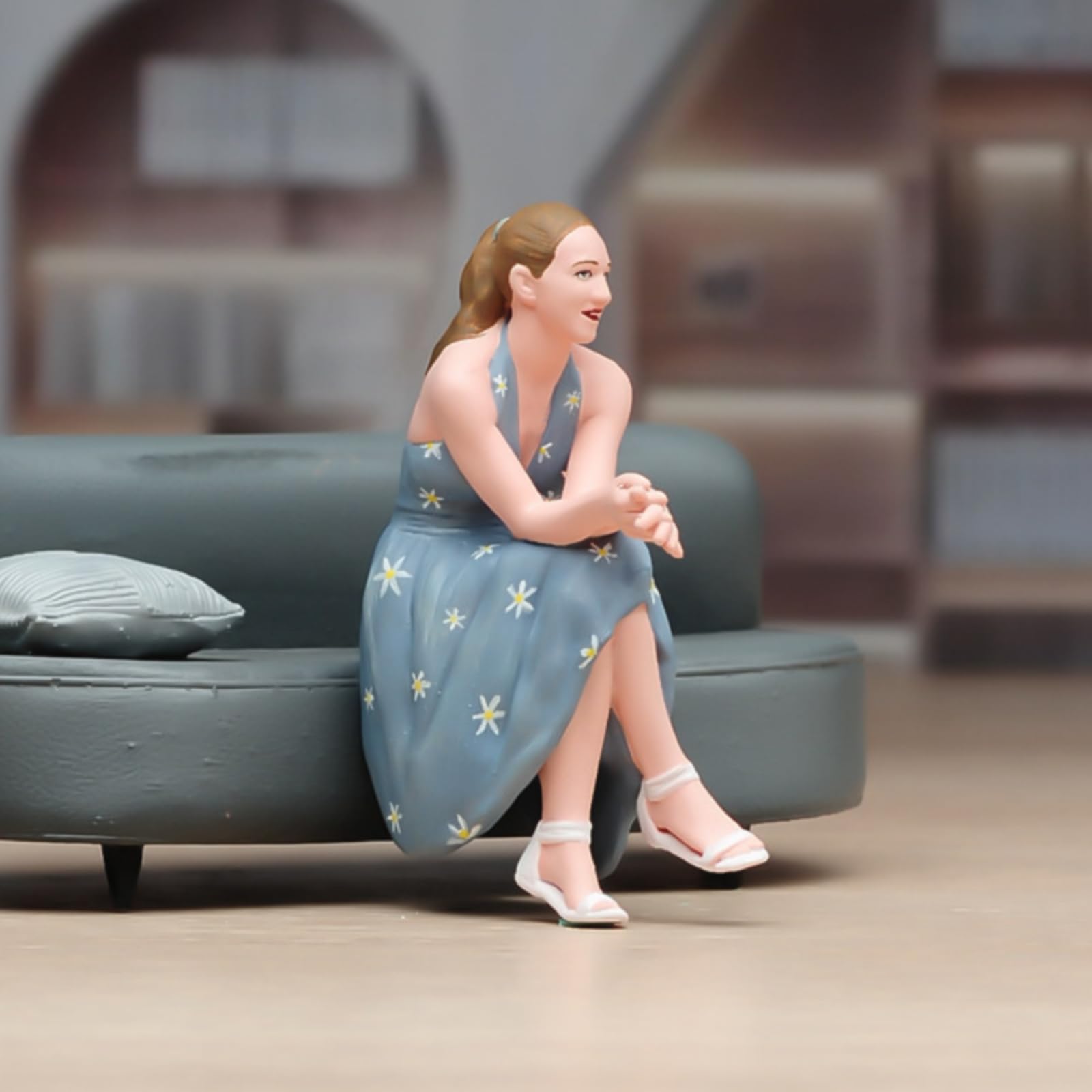 Miniaturfigur Frau Sitzend Resinfigur Dekorationsfigur Sammlerfigur Ruhige Sitzhaltung Feines Finish für Kabinett Tischplatte Leseecke Geeignet