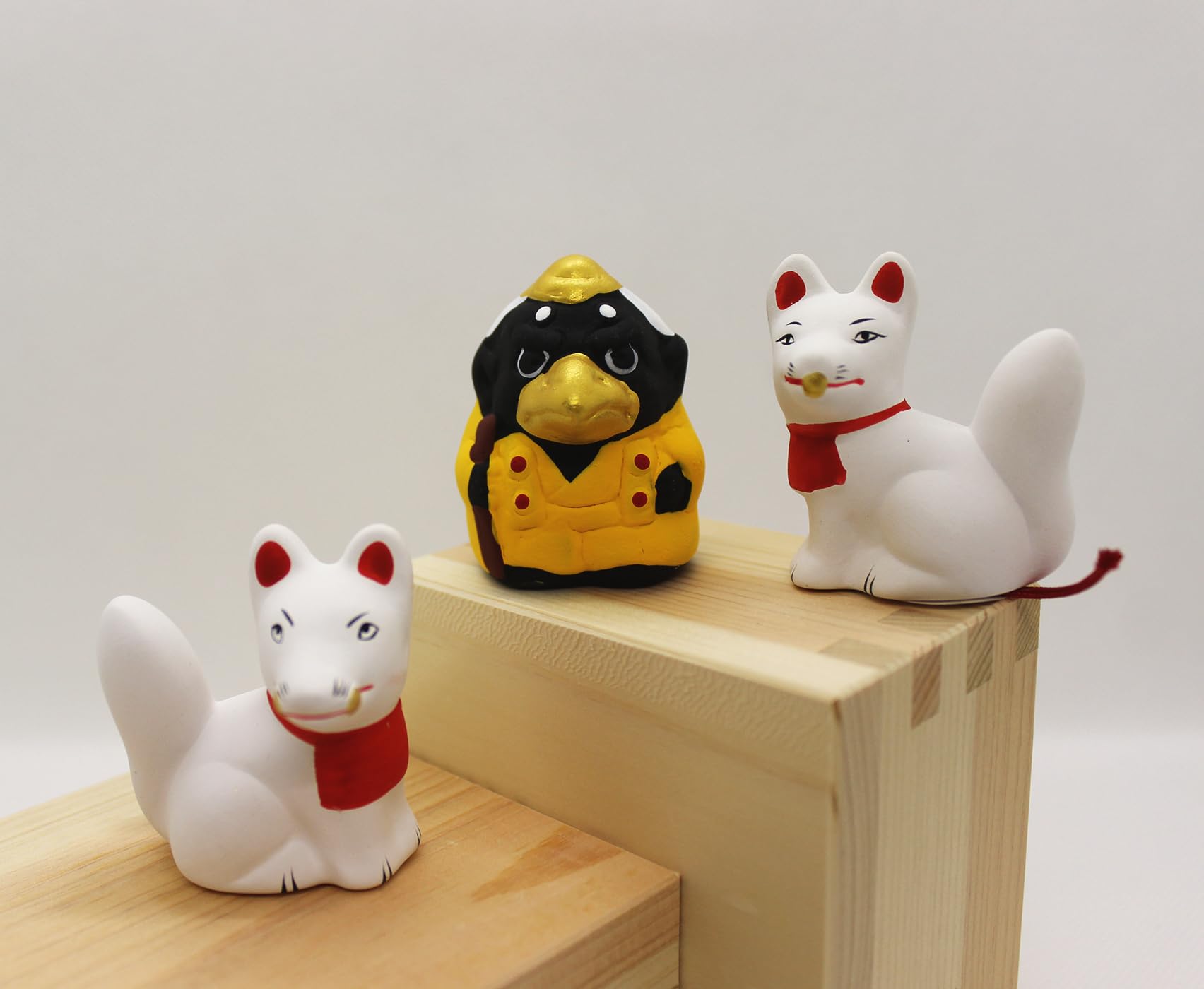 Figura de cerámica tradicional japonesa, decoración de muñeca para la buena suerte (Yokai 2 zorros, 1 cuervo)
