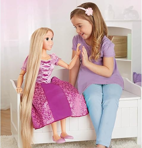 Miniatura 3 de Disney Princess - Muñeca de princesa Rapunzel de 32 pulgadas muñeca articulada tamaño real viene con cepillo para peinar su largo pelo dorado
