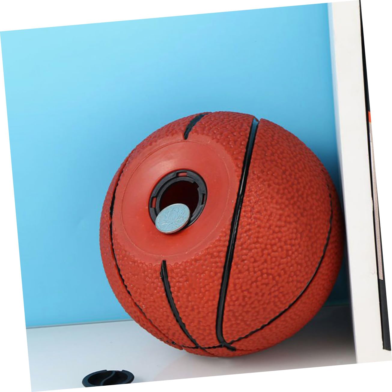 Salvadanaio a Forma di Pallone da Calcio in Vinile Rosso Grande Capacità Interna, Chic e Sicuro, per Decorare Scrivanie e Camerette