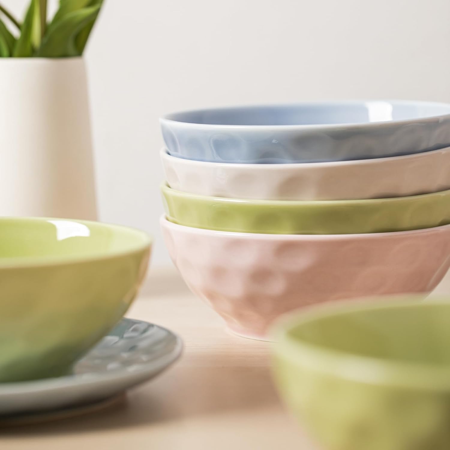 HOMBENE Plates and Bowls Sets, Dinnerware Set 12 Piece Service Porcelain Dinnerware for 4, for Dessert Salad and Pasta, Mixed Colors Dishes