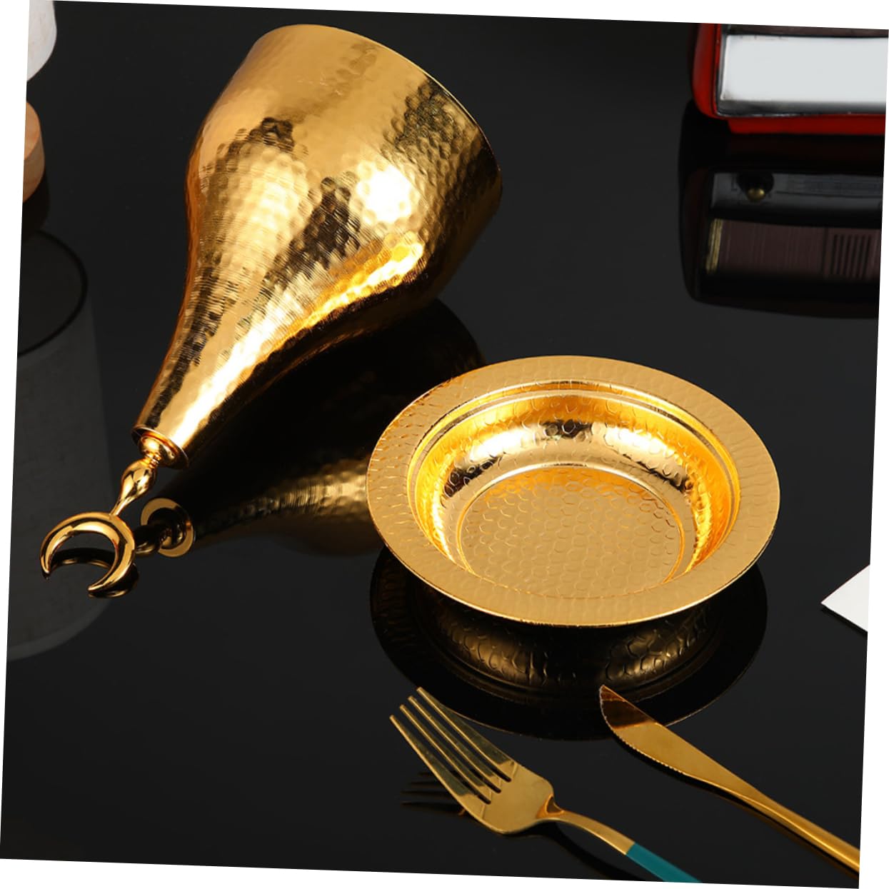 PRETYZOOM Elegant Moon Dessert Serving Tray with Cover European Style Snack Plate for Cakes Cupcakes and Fruits for Parties and Home Decor