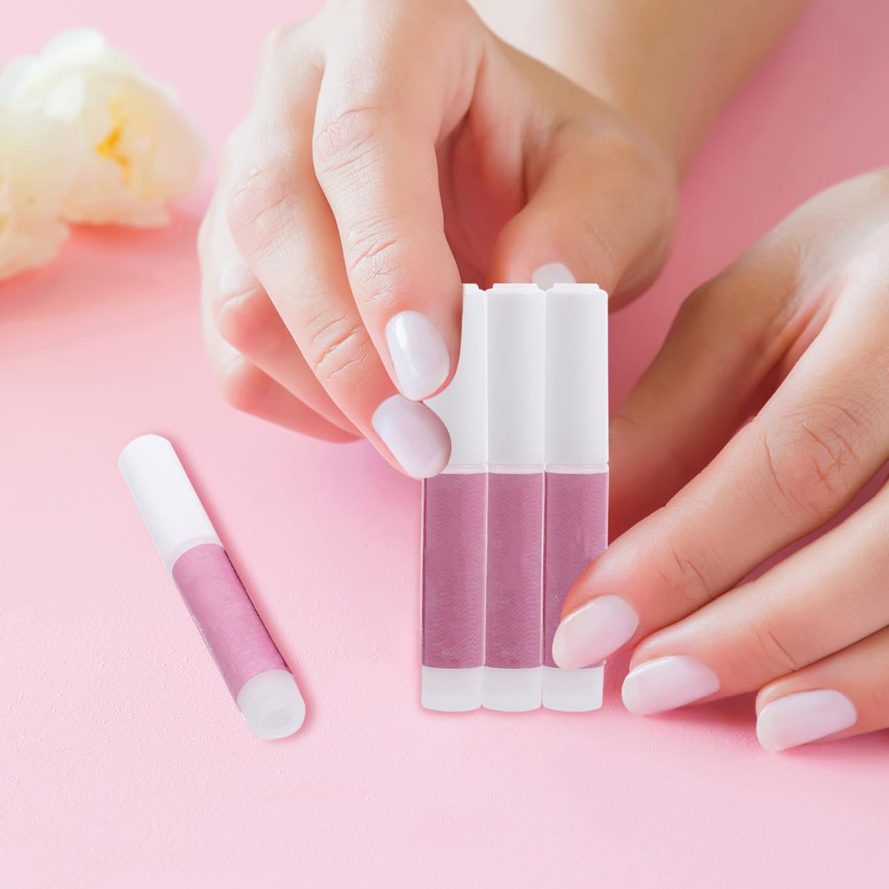 Ipetboom 20pcs Artificial Nail Glue for Professional Manicure Strong Adhesive Fast Drying False Nail Glue Bottles Safe for DIY Gift