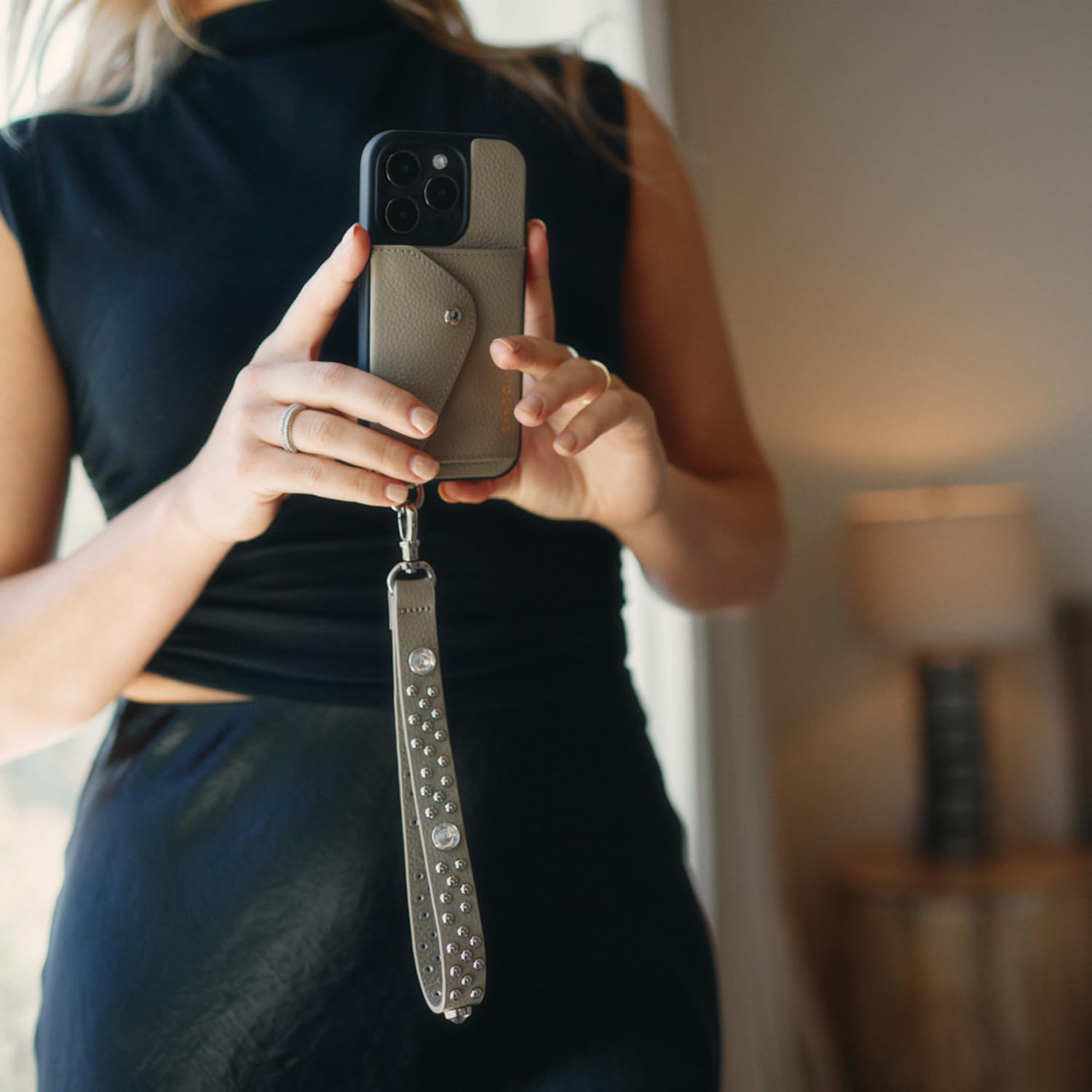 Amazon.co.jp: BANDOLIER バンドリヤー ストラップ スマホケース