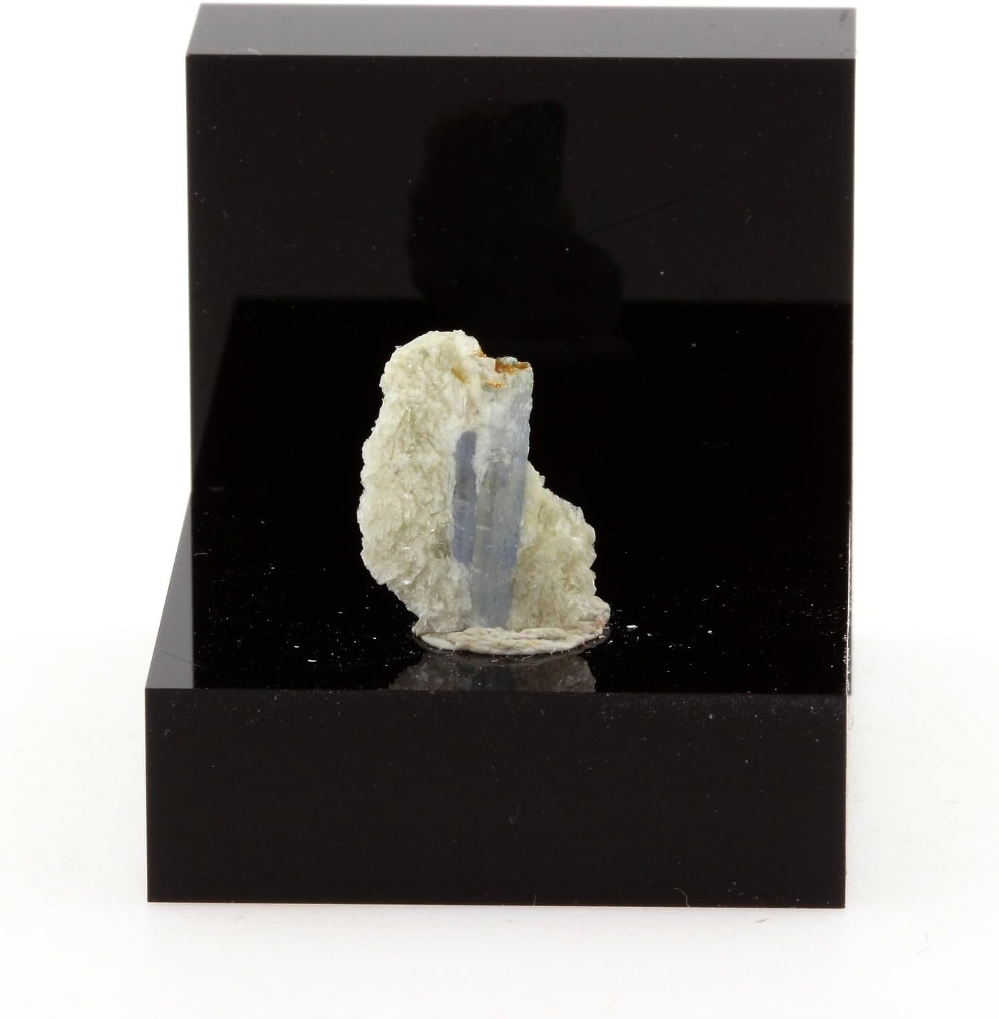A BijouxKyanite Cyanite. 2.46 ct. Pizzo Forno, Ticino, Switzerland