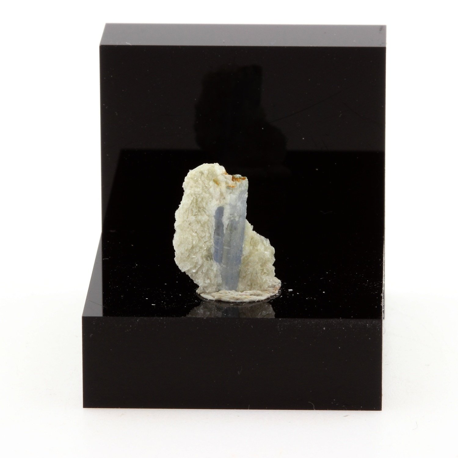 A BijouxKyanite Cyanite. 2.46 ct. Pizzo Forno, Ticino, Switzerland