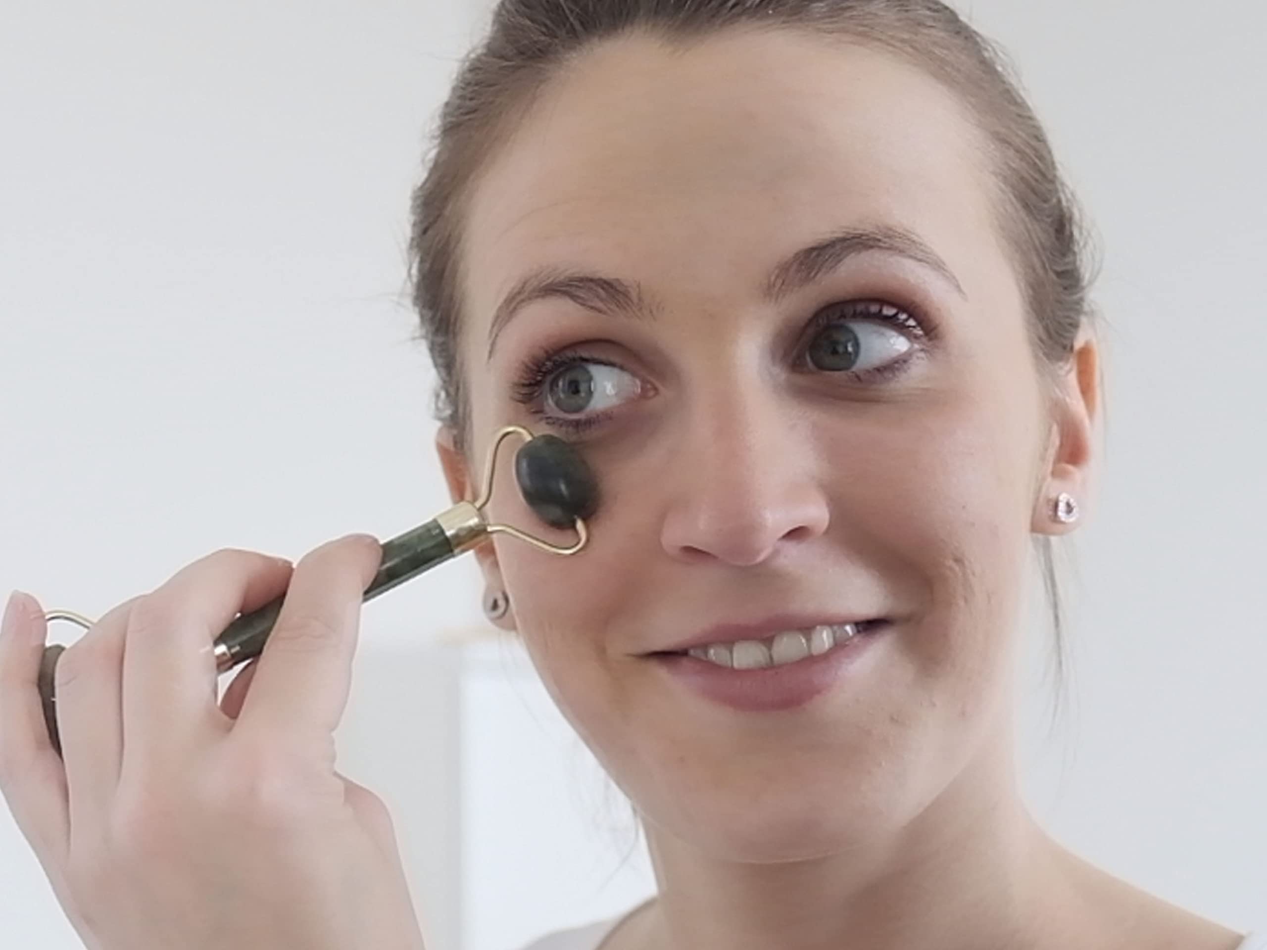 BEPER C301ABE101 Jade Gua Sha wałek i kamień, Jade Roller & Gua Sha Narzędzie do masażu, masaż twarzy i ciała, kojący, modelujący i przeciwstarzeniowy, zielony