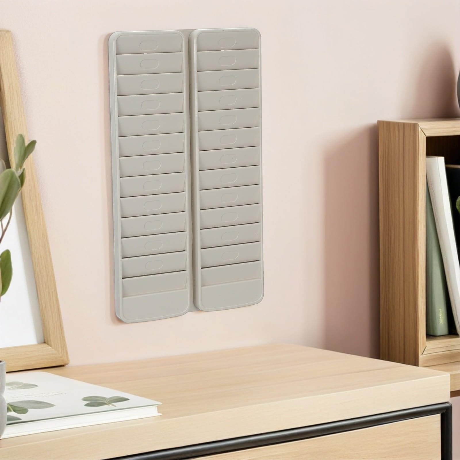 LIFKOME Tarjetero de Pared con 24 Compartimentos, Plástico Beige
