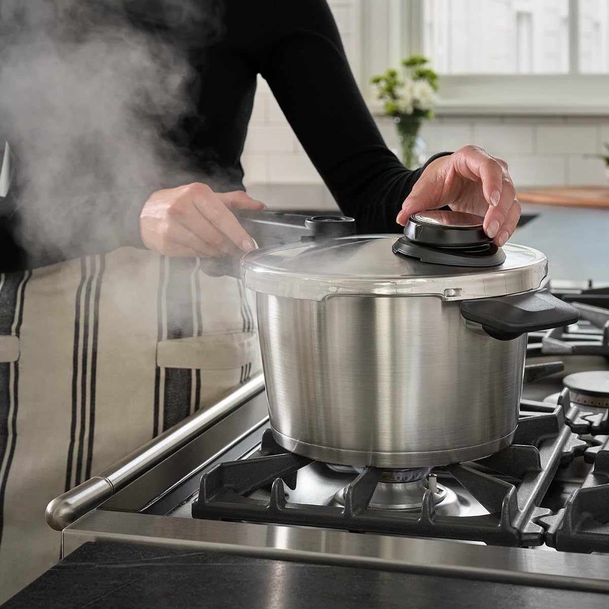 Fissler Vitavit Premium Pentola a pressione in acciaio inox 8 L, 26 cm, 4 livelli di cottura, incluso inserto, adatta a fornelli a induzione