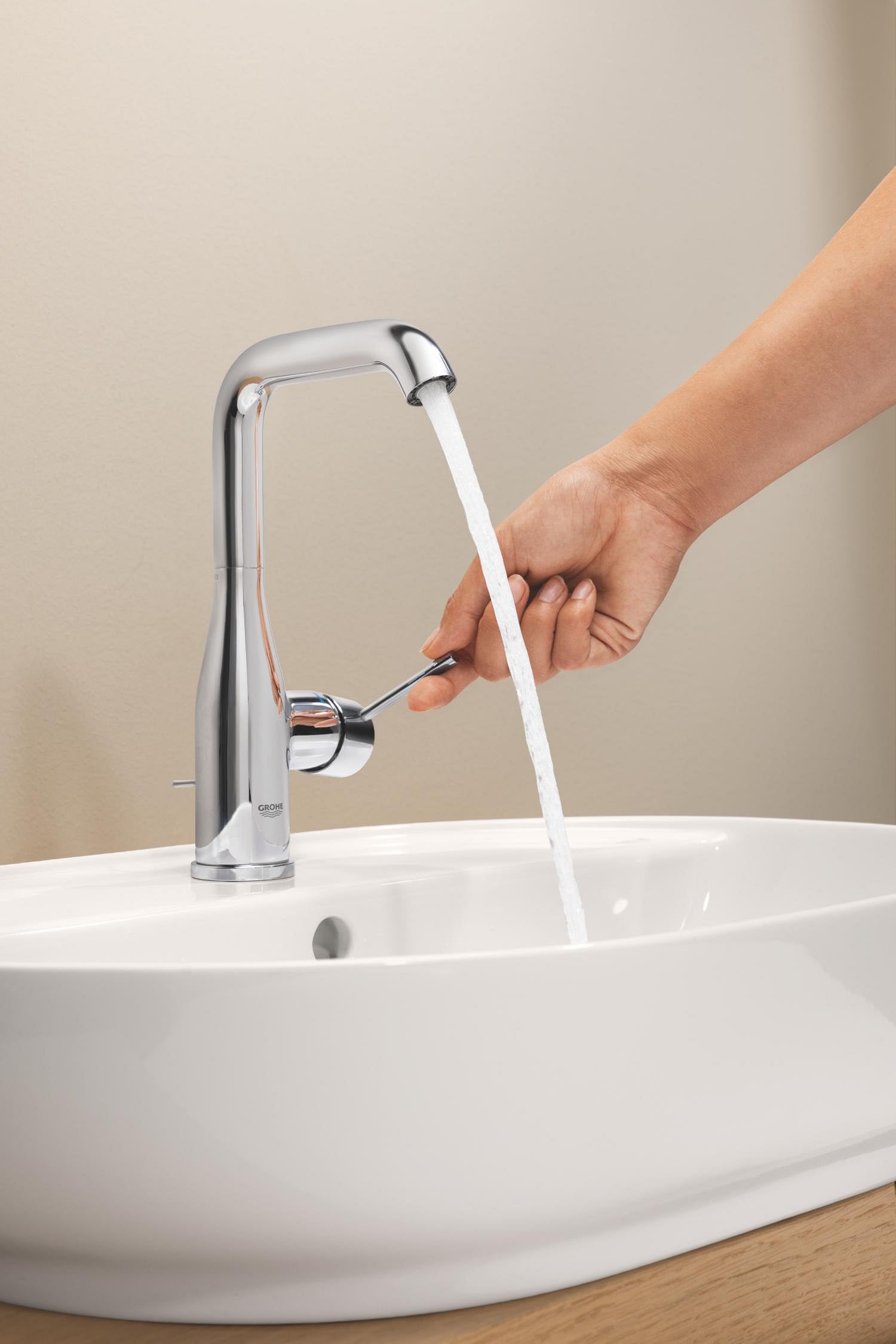 GROHE Essence - Grifo de lavabo de caño alto, ahorro de agua (Monomando de baño con vaciador automático, 24 cm de altura, acabado duradero, fácil instalación), cromo, 32628001