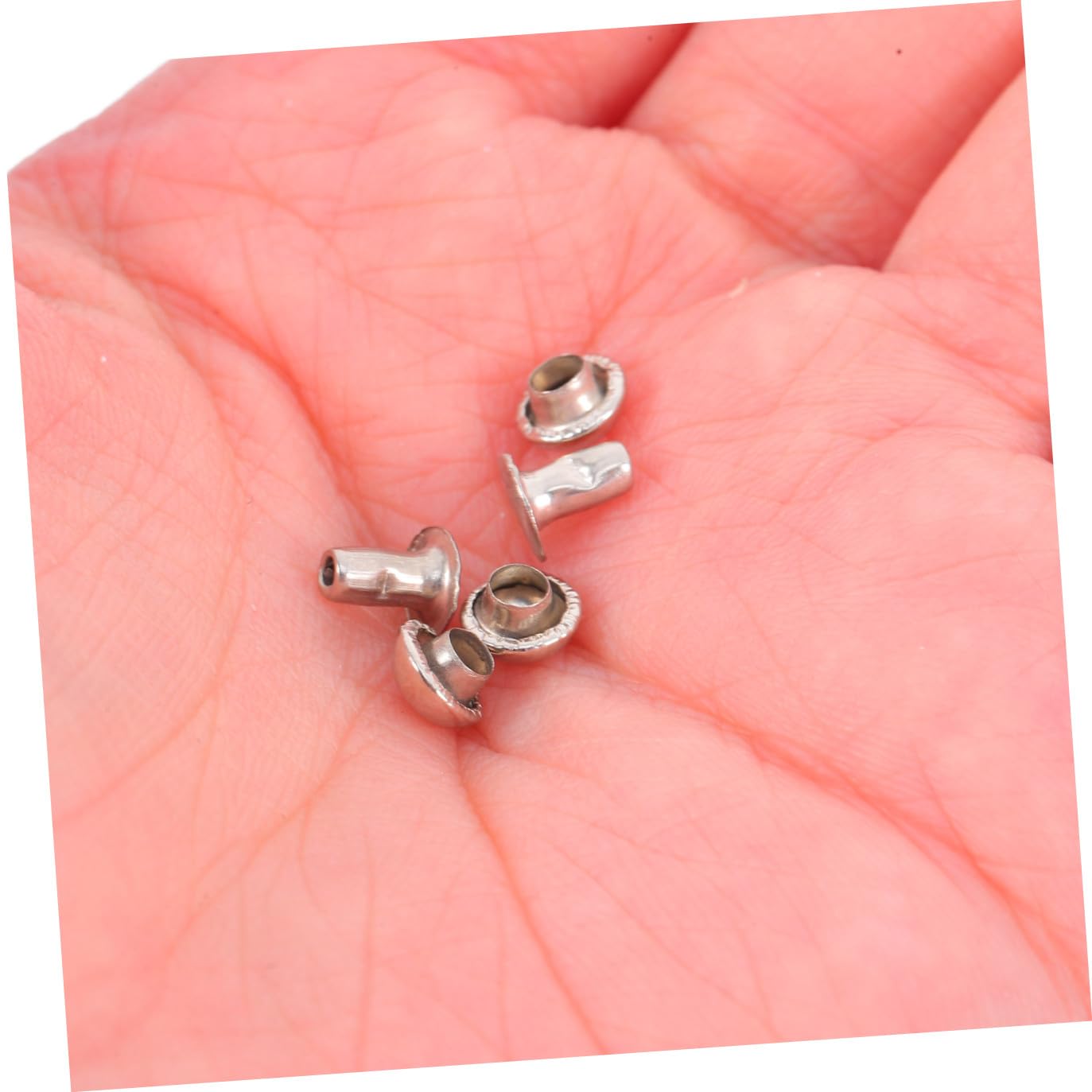 HOMSFOU 100 Remaches Metálicos Redondos de 6mm en Forma de Hongo para Diy, Estilo Punk, Metal Duro Duradero, Fácil de Usar para Cinturones y Sombreros