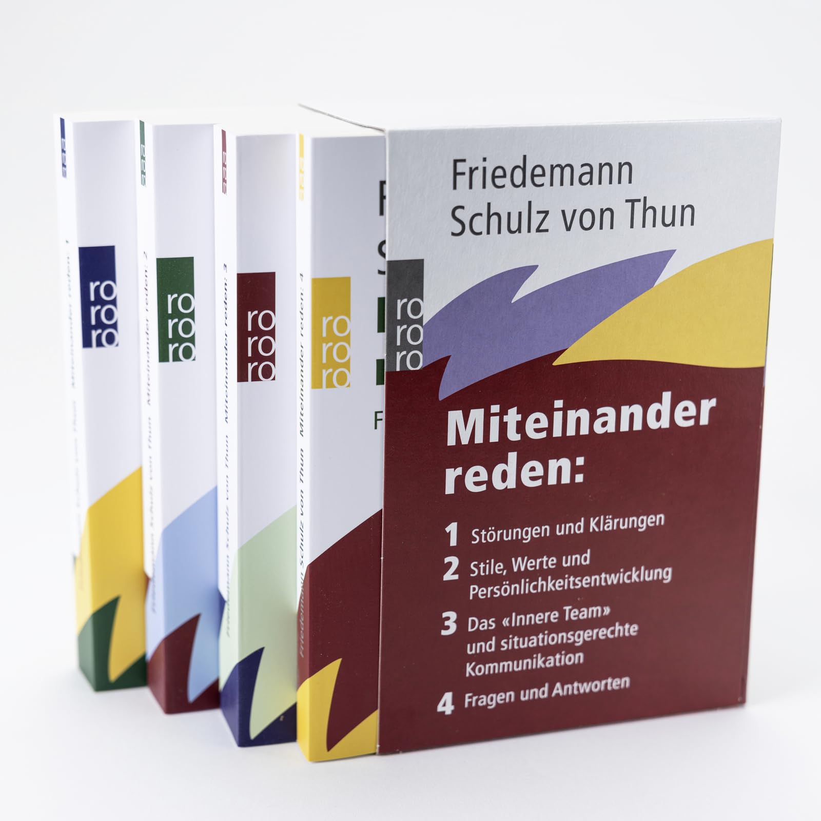 Miteinander reden 1– 4 (Faltschachtel): Störungen und Klärungen / Stile, Werte und Persönlichkeitsentwicklung / Das «Innere Team» und situationsgerechte Kommunikation / Fragen und Antworten