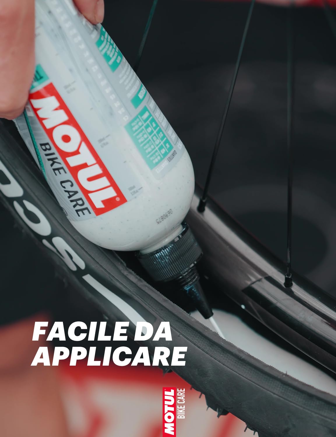 Motul - Liquido Preventivo Antiforatura per Biciclette MTB Tubeless - Gomme Senza Camera d’Aria - Fori Piccoli e Medi - Compatibile con MTB Elettriche - Bike Care Tire Sealant Off Road - 500 ml