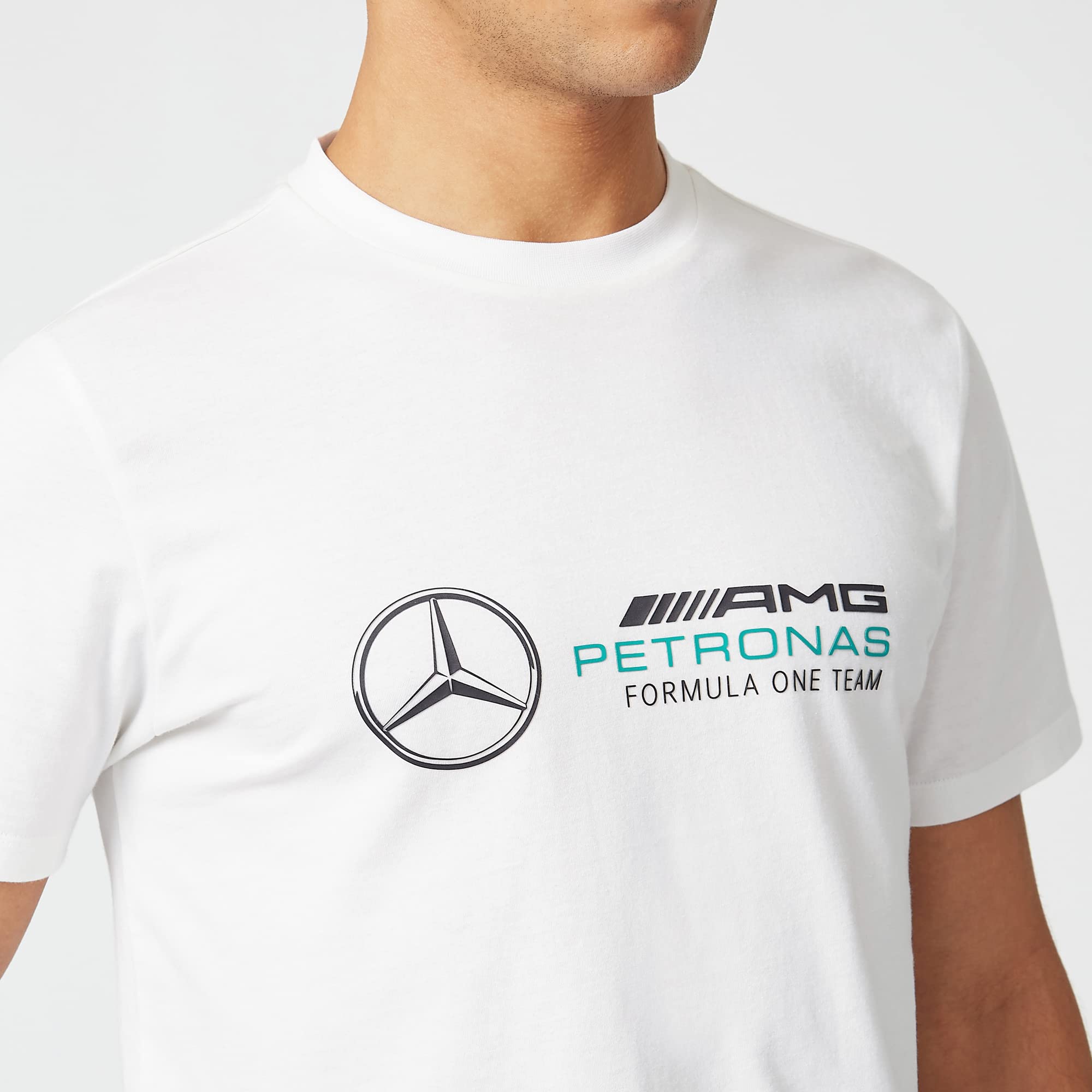 Mercedes AMG Petronas Camiseta con Logotipo Grande Camiseta de Manga Corta con Cuello Redondo y Logotipo Impreso con Broche secundario y Cuello Acanalado Hombre (Pack de 1) — view 5