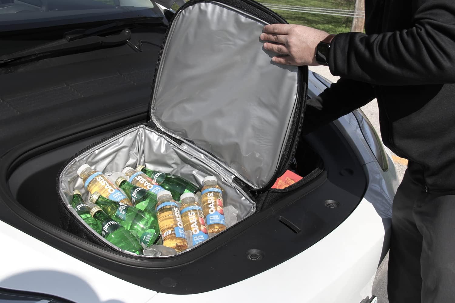 Tesloid.com Frunk Cooler Food Bag for Tesla Model Y – The Ultimate Road Trip Companion product image