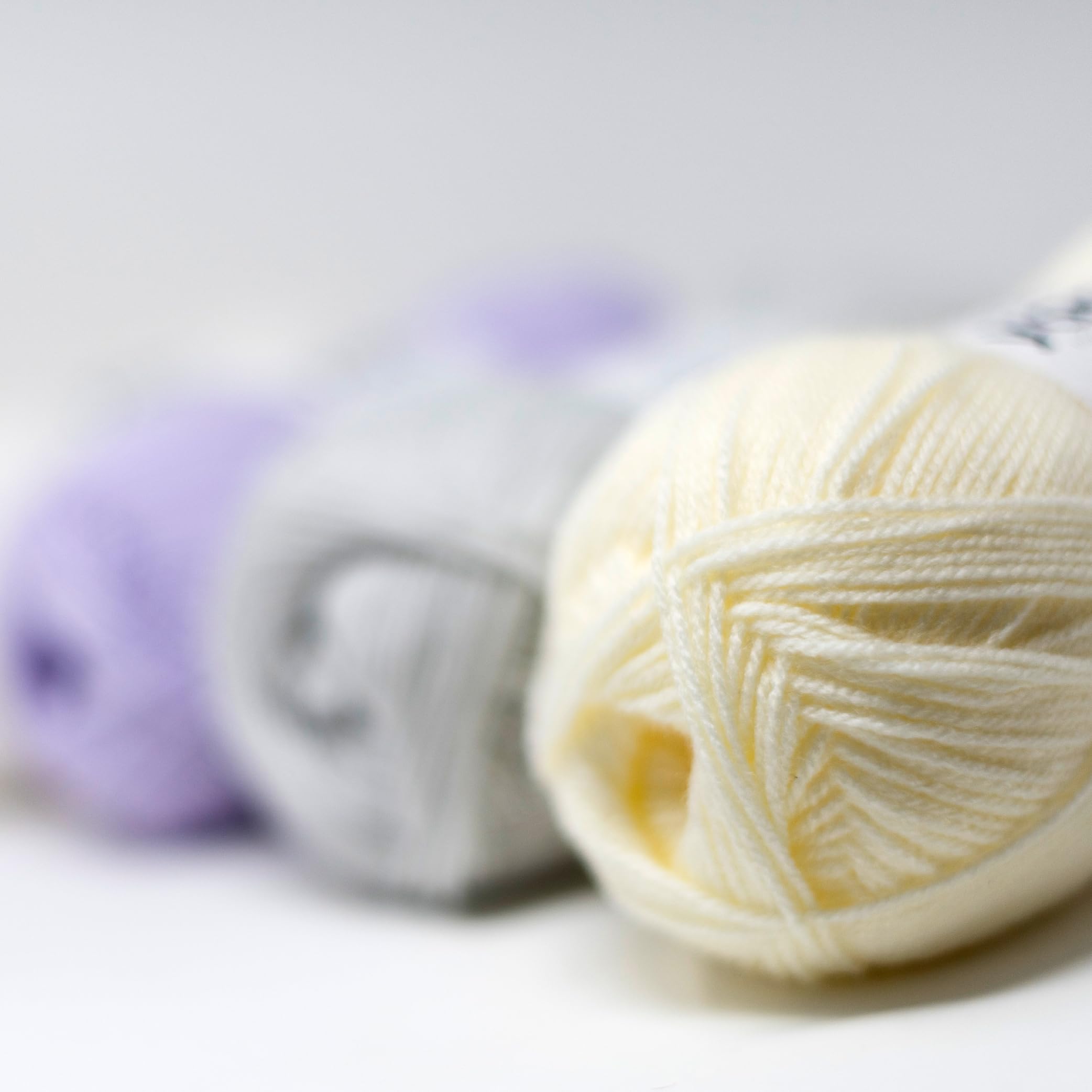 Korbond Baby Yarn - Cream - 2 x 100g Acrylic Wool - Lightweight, Hypoallergenic & Durable Double Knit Crochet Yarn Knitting Wool - Image 3