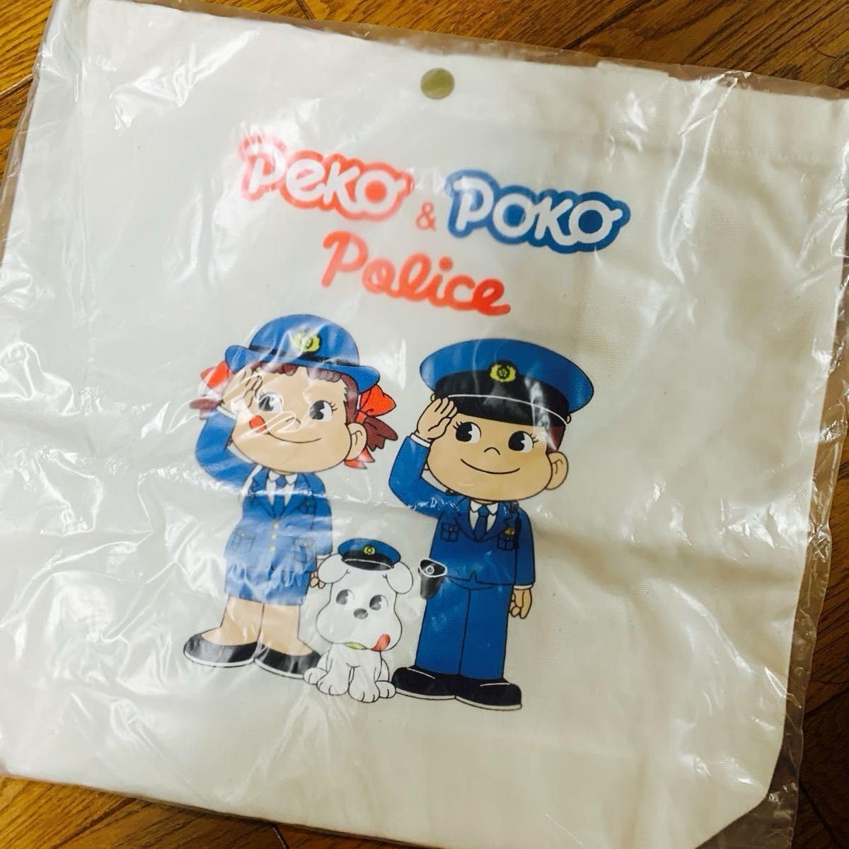 Amazon.co.jp: 限定 PEKO POKO POLICE トートバッグ 不二家 警察