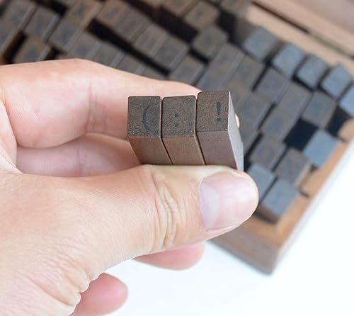 Miniatura 9 de Paquete de 70 sellos pequeños de goma de madera de 0.24 pulgadas de letra, número y símbolo para tarjetas de manualidades y álbum de fotos