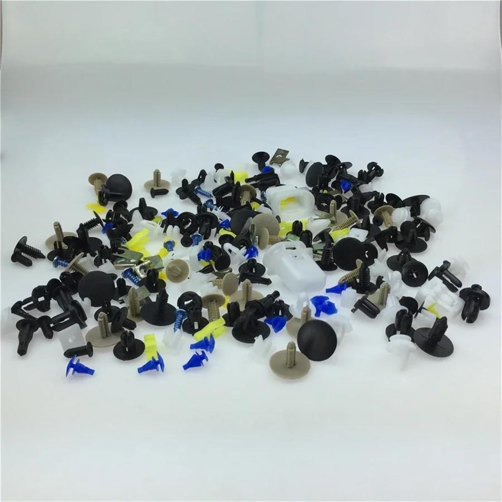 Viti e accessori 200 Pezzi Accessori Per Auto Clip A Scatto Per Porta Parafango Per Bagagliaio Base Per Paraurti Fibbia In Plastica Espansa Per Soffitto Di Fissaggio Automatica Universale