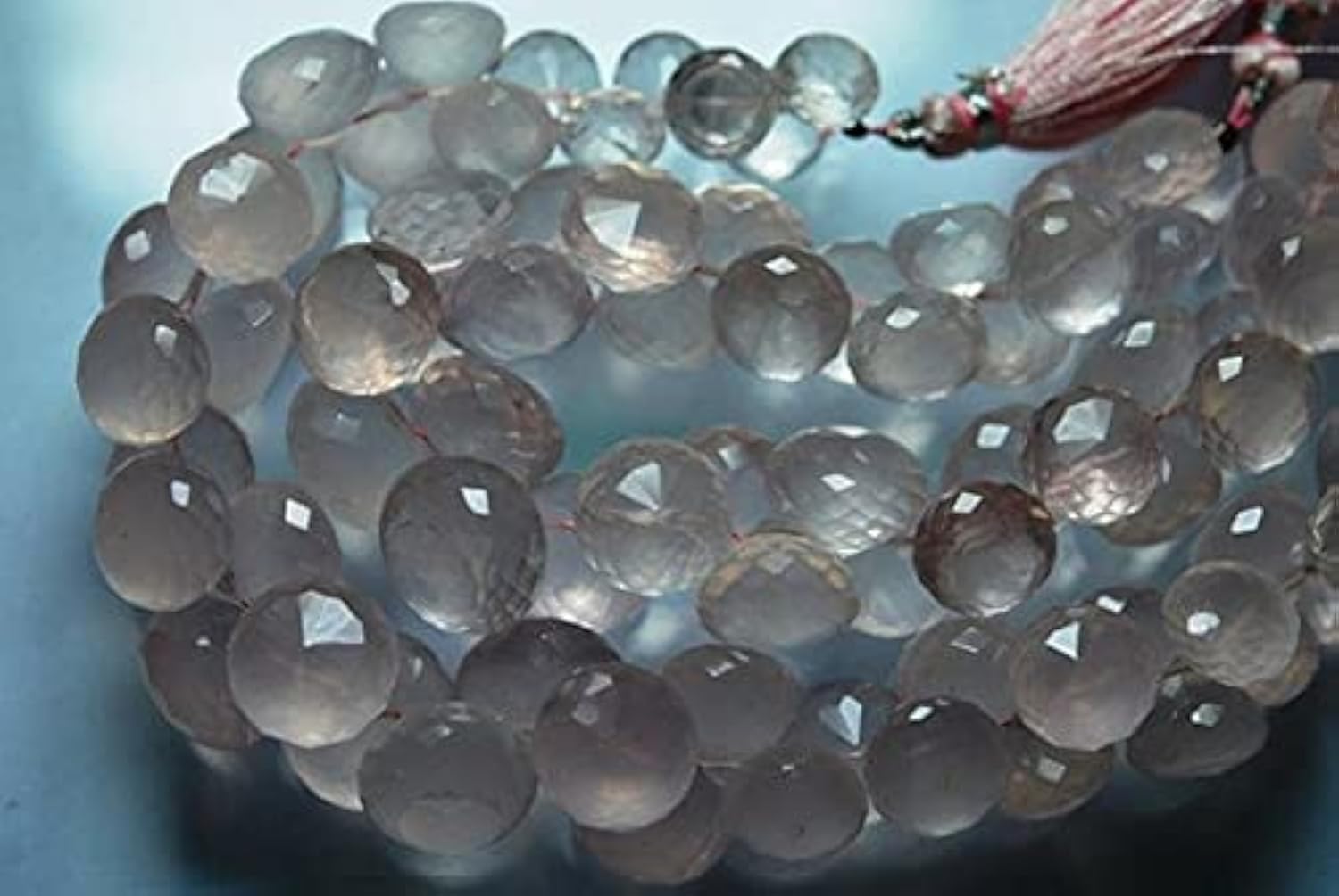 Quartz rose de Madagascar perles oignons facettées pour des bijoux pleins de tendresse