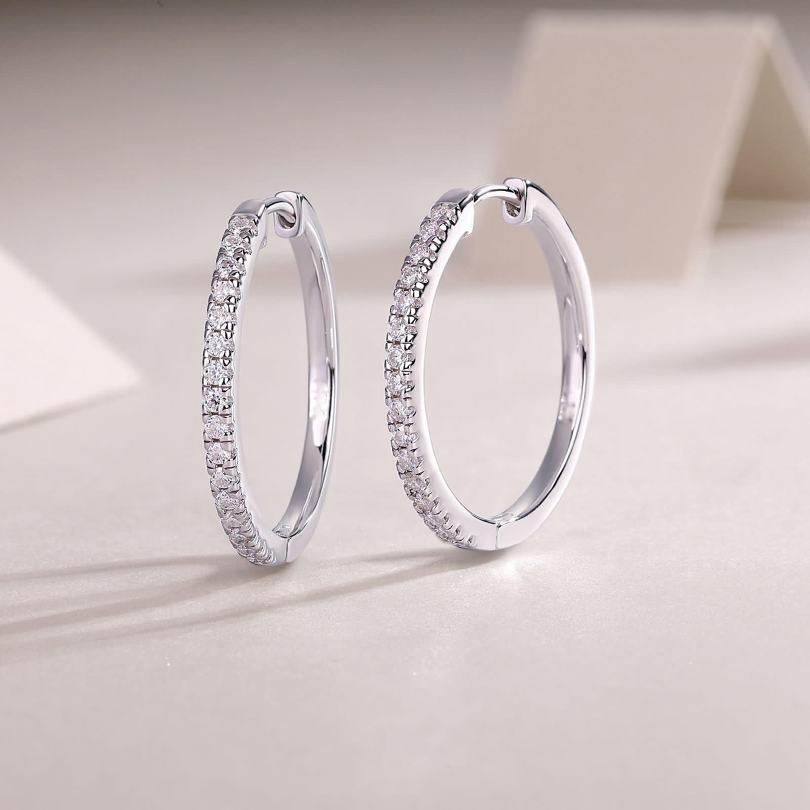 Ohrringe 9K/14K/18K Weißgold Echt mit Moissanit, Klassiker Creole