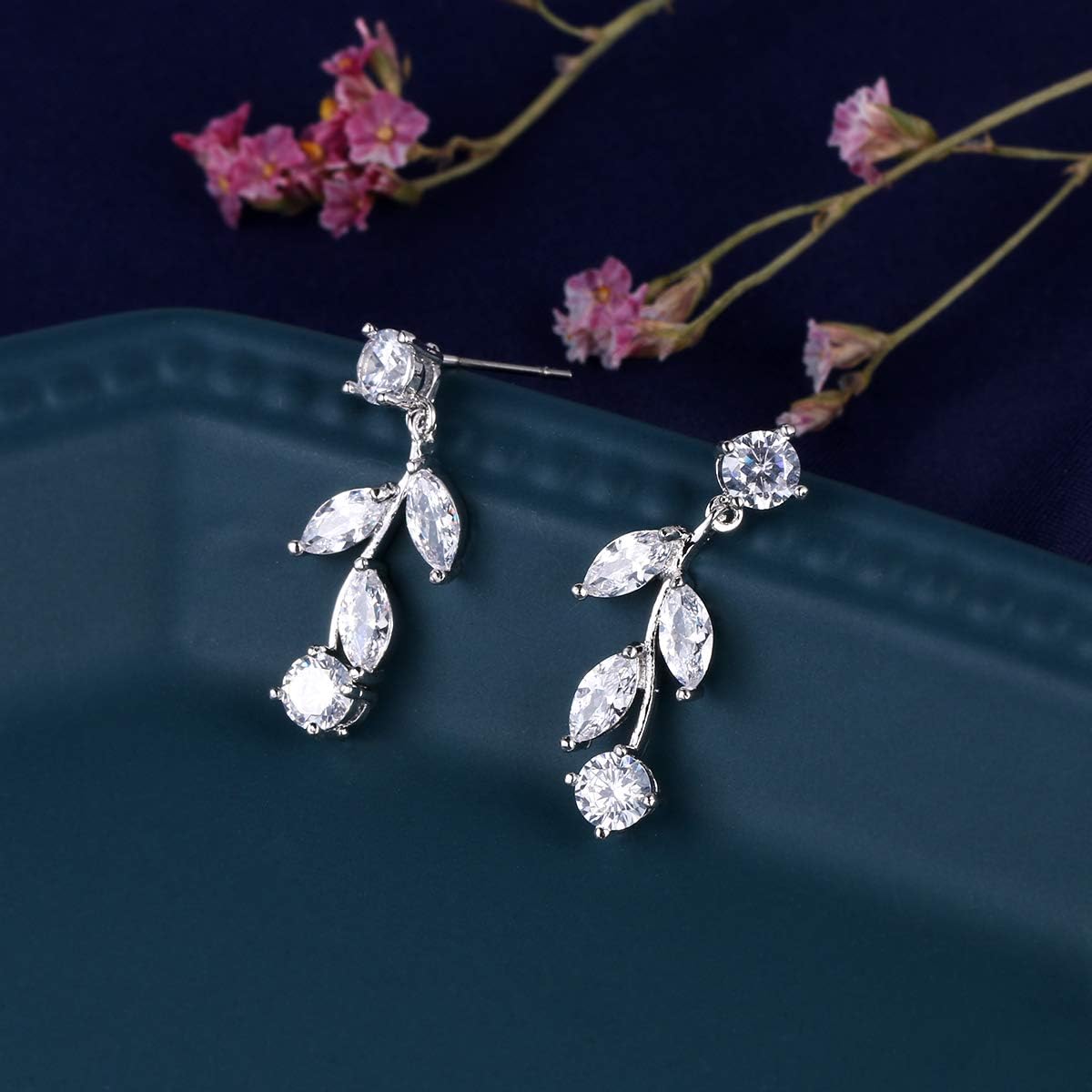 WeimanJewelry Women Marquise Cut Cubic Zirconia Leaf Bridal Y-Necklace and Dangling Earring Jewelry Set for Wedding (Silver)