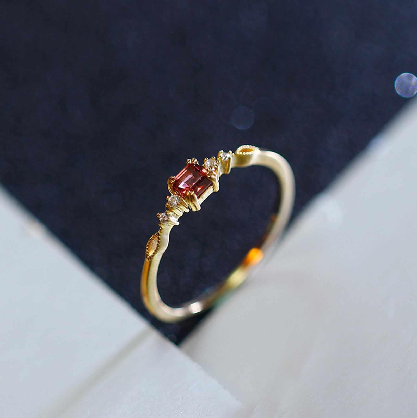 Frauen Ehering, Damen Vintage-dünner Ehering für Frauen mit Labor-Rubin aus Gold