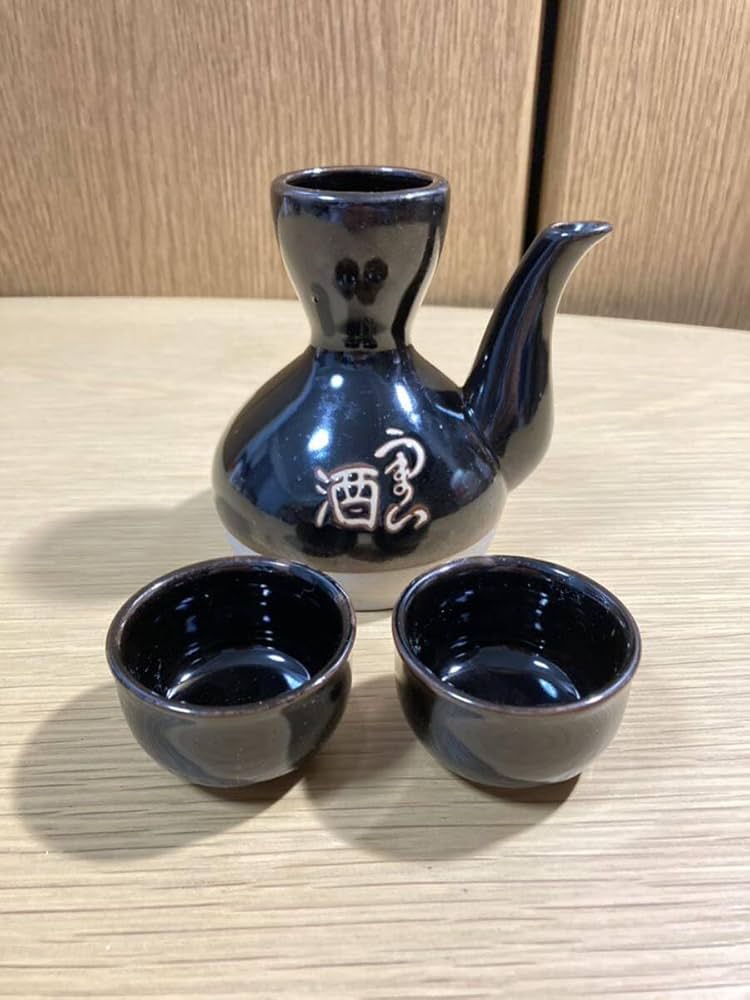 Amazon.co.jp: ▽黄桜≪燗瓶 1個 お猪口 2個≫陶器製 かっぱ燗瓶
