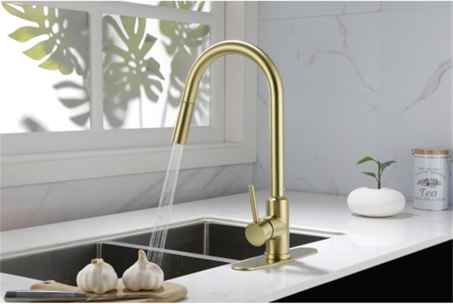 Kitchen Faucet with Pull-Down Sprayer Water Control Head Suitable for Family Restaurant Toilet Bathroom Sink