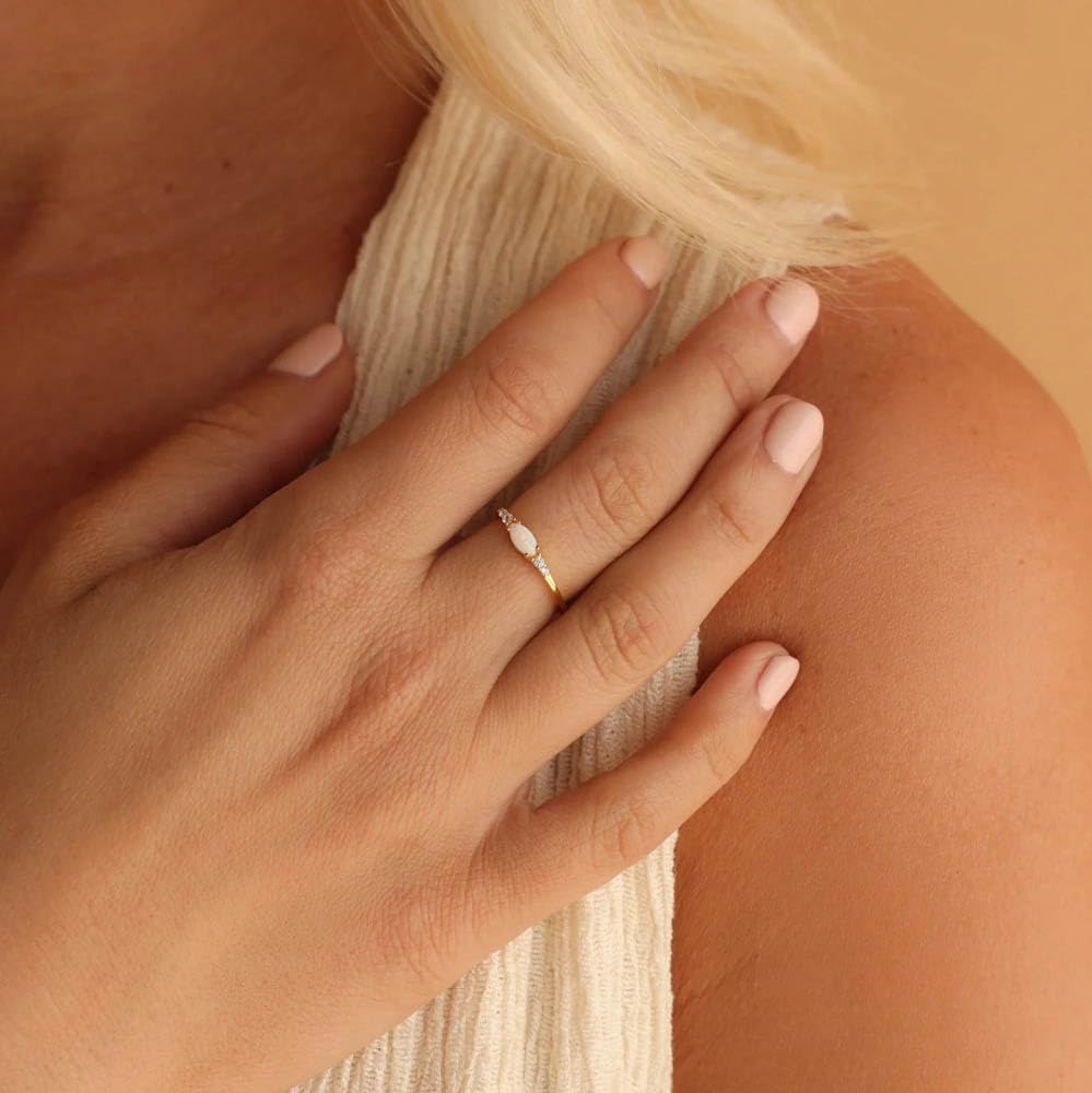 CAITLYNMINIMALIST 18K Gold Dainty Band White Oval Opal Stone Ring for Women Gift for Her