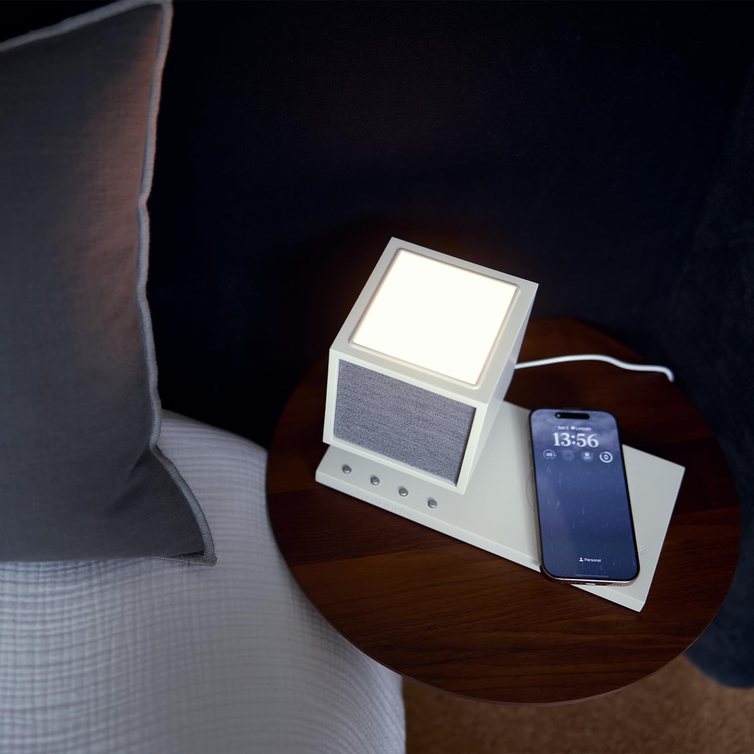 Tivoli Audio 'Revive' - Bluetooth-Lautsprecher mit kabellosem Ladegerät und Lampe (Weiß/Grau)