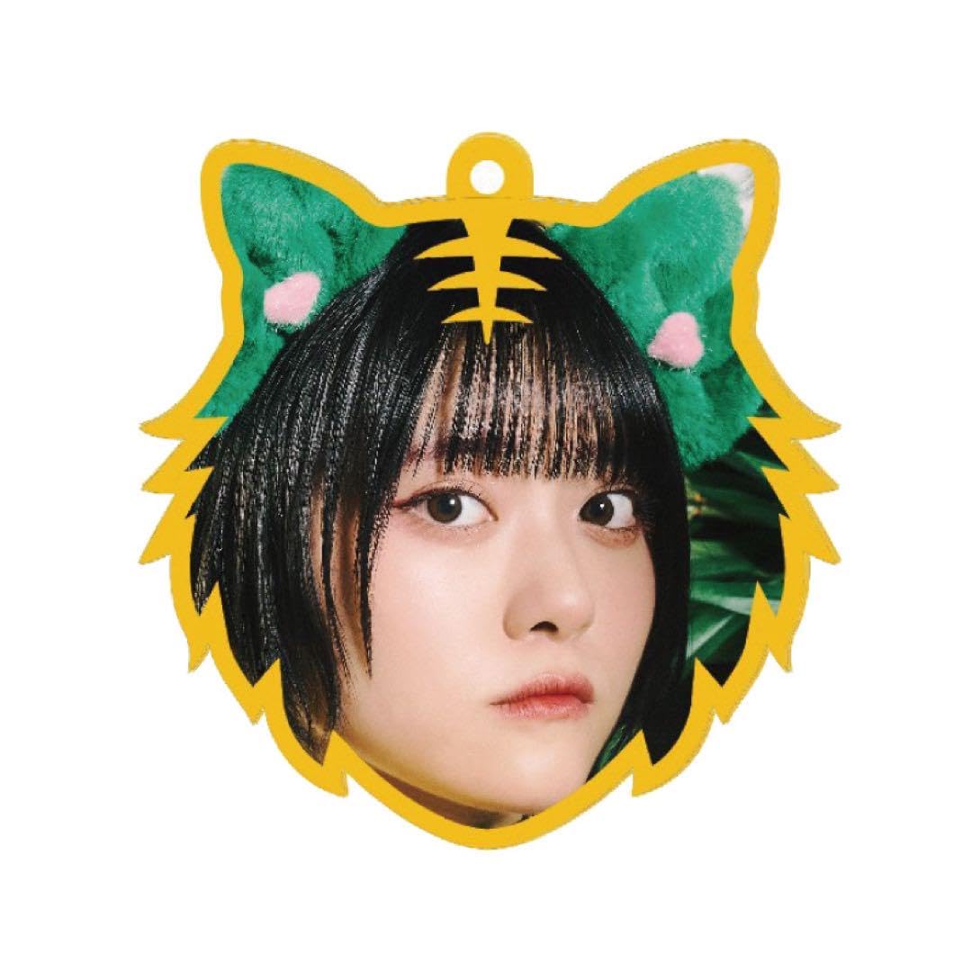 Amazon.co.jp: 虹のコンキスタドール 岡田彩夢 アクリルキーホルダー 