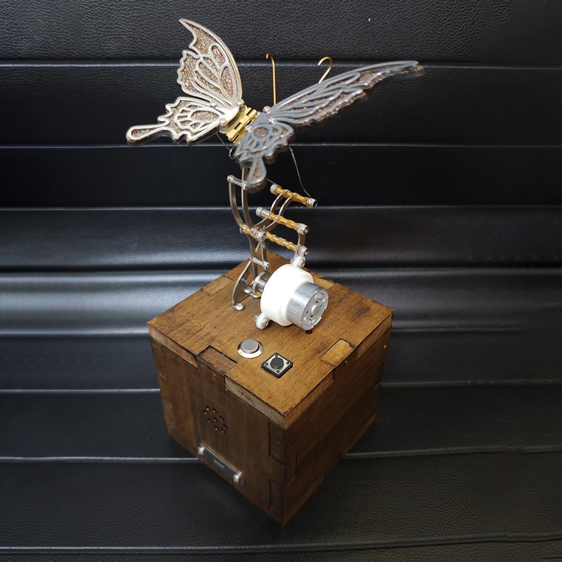 Mechanical Dynamic Metal Winged Insect Automaton Model, Steampunk Display 3D Art Melody Box Finished Creative Ornament, Desktop Motion Model Gifts for Teens and Adults