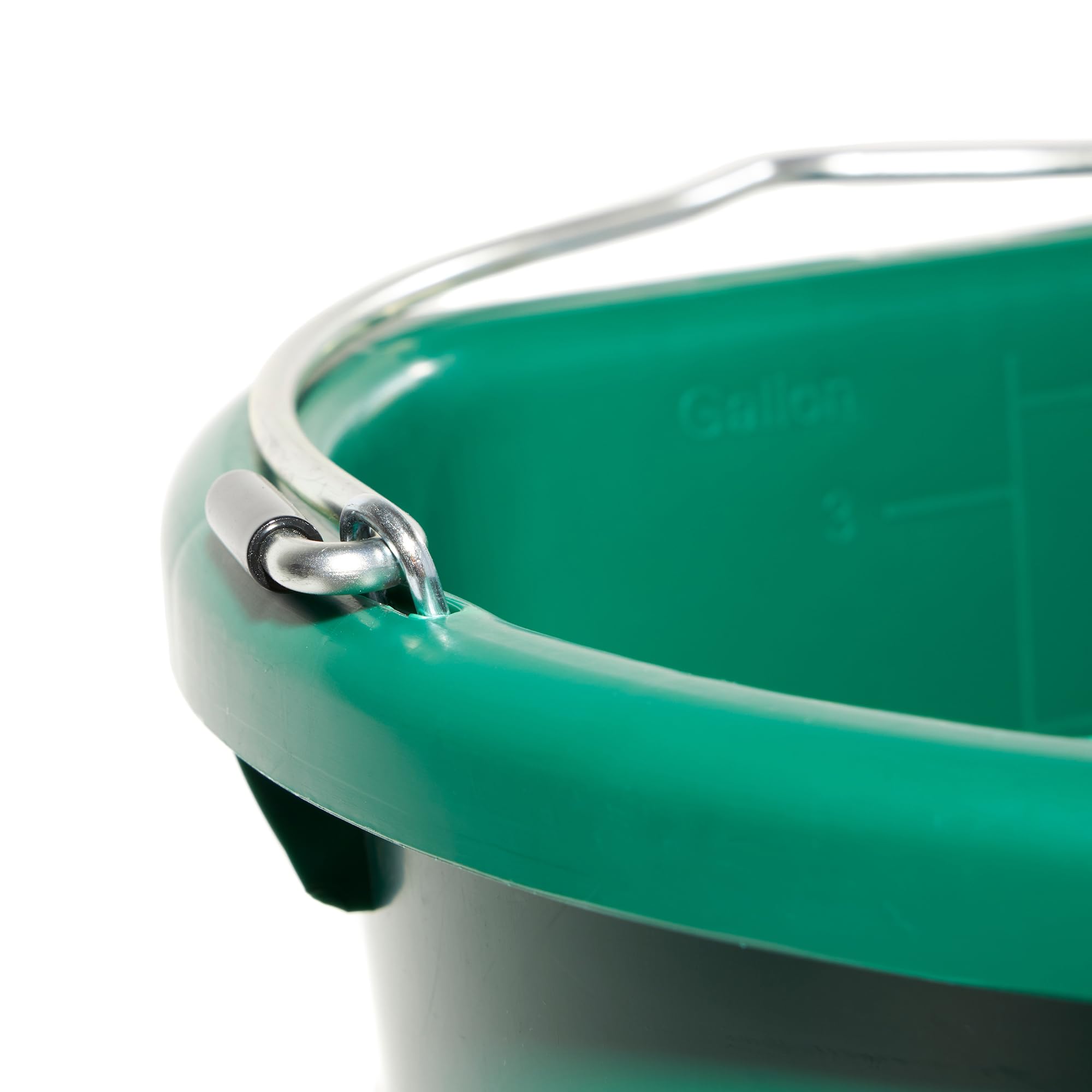Farm Innovators Cubo térmico de plástico con parte trasera plana de 3 galones con mango de metal, termostato integrado y compartimento oculto para cable, verde, 70 W (paquete de 2)