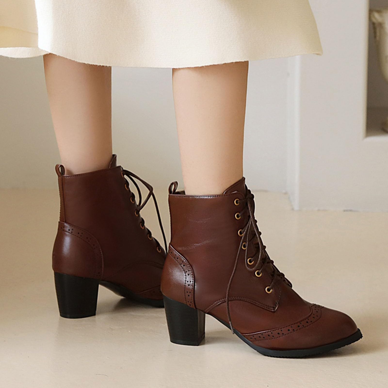 Damskie zimowe buty sznurowane z grubym obcasem, koreańskie krótkie buty na zimne dni, wytrzymałe, jakość handlu zewnętrznego, modne wydanie z eleganckim wzornictwem