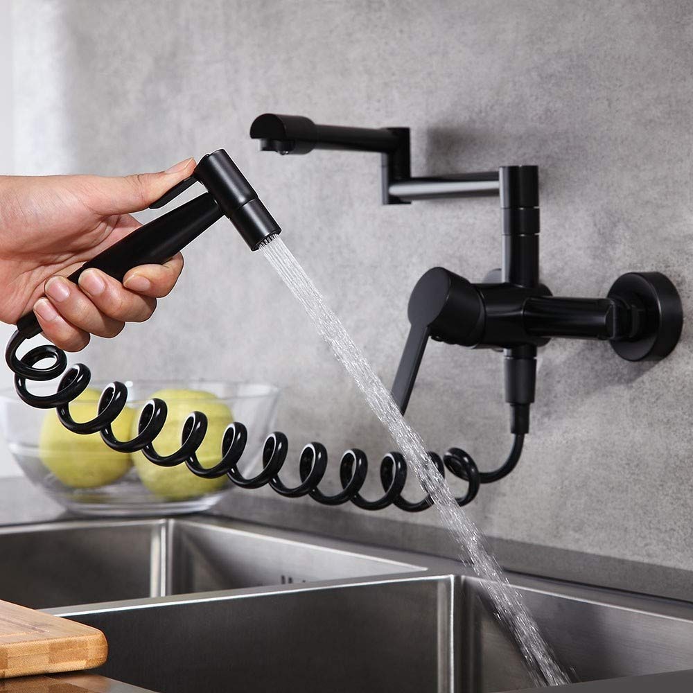 Grifo de fregadero de cocina negro con rociador, moderno grifo retráctil de montaje en pared con brazo oscilante en latón macizo negro mate