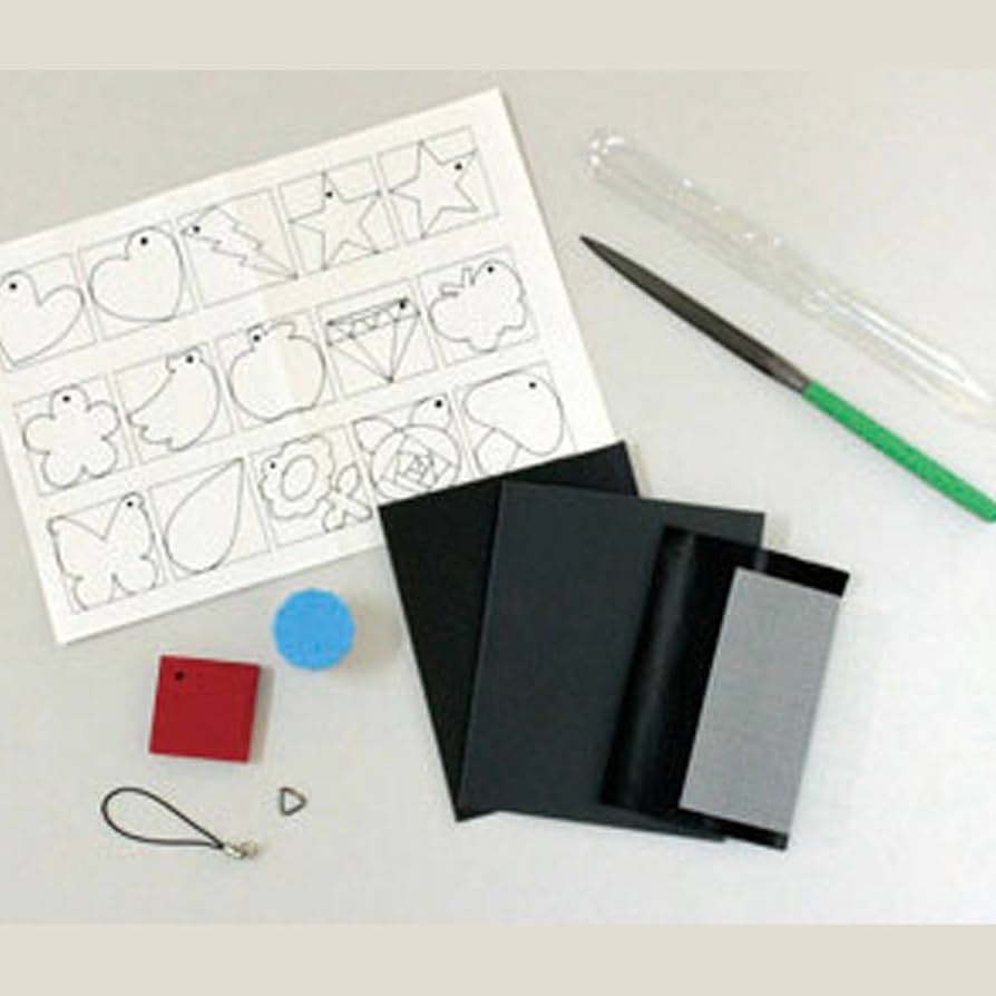 Amazon.co.jp: 堆朱 携帯ストラップ 制作キット 35mm角 : 文房具