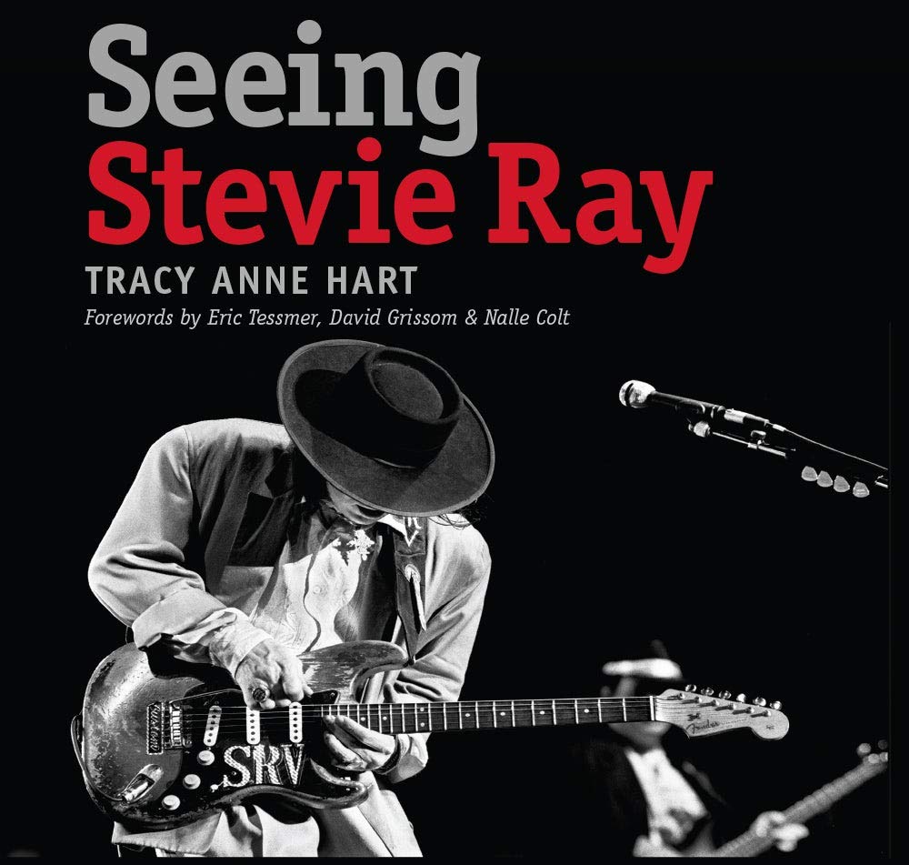 Seeing Stevie Ray Gary Hartman livre en anglais sur la légende du blues du Texas