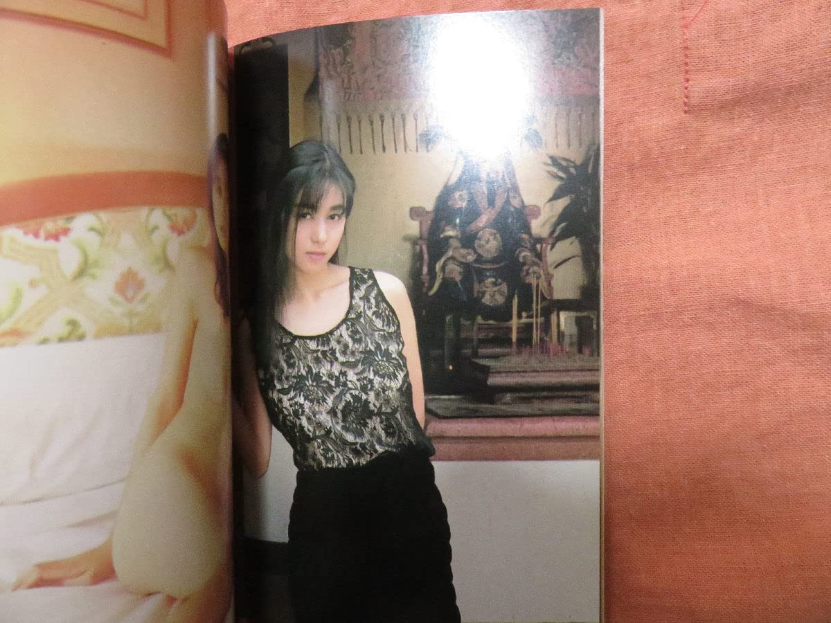 Amazon.co.jp: 貴重青山知可子 文庫写真集 亜熱帯 巨乳 カメラ