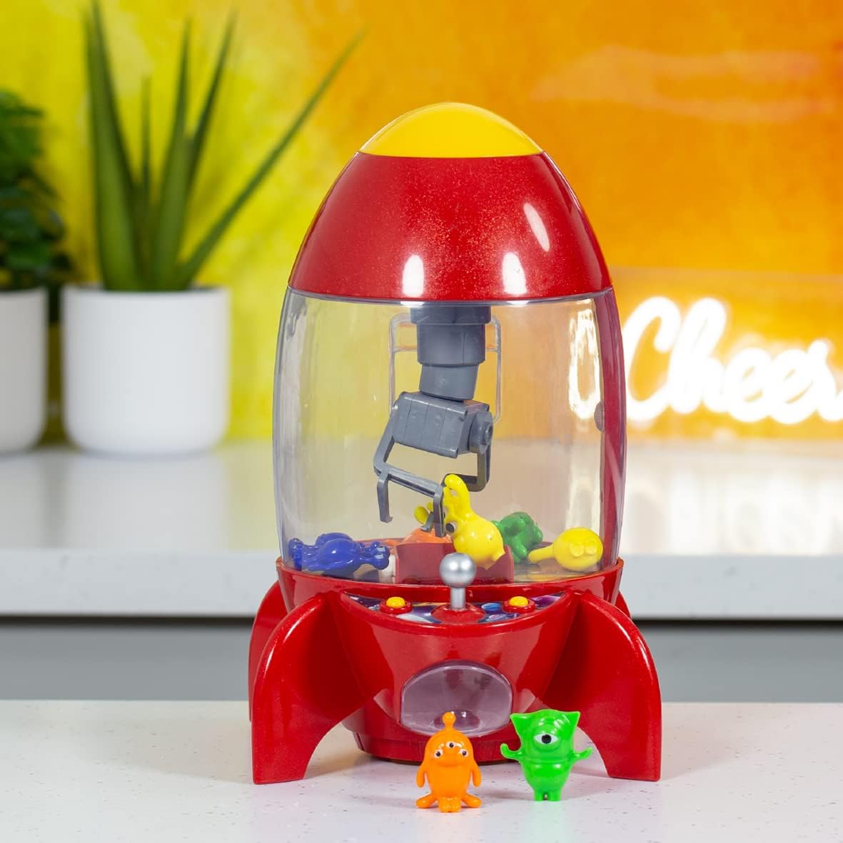 Global Gizmos50210 Alien Rocket Candy Grabber Machine Game/Battery Operated Kids Game/Retro Arcade Attraction/Novelty Sweets Dispenser