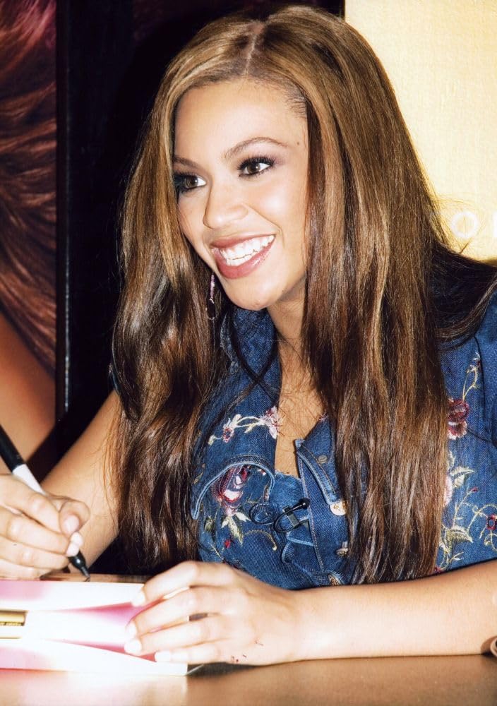 Amazon.com: Posterazzi Beyonce Signing Autographs In Denim Top