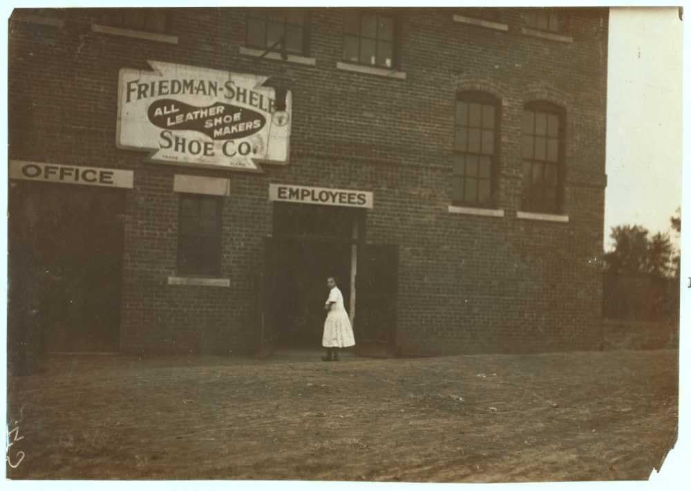 1910 Photo Young girl working in Friedman Shelby Shoe