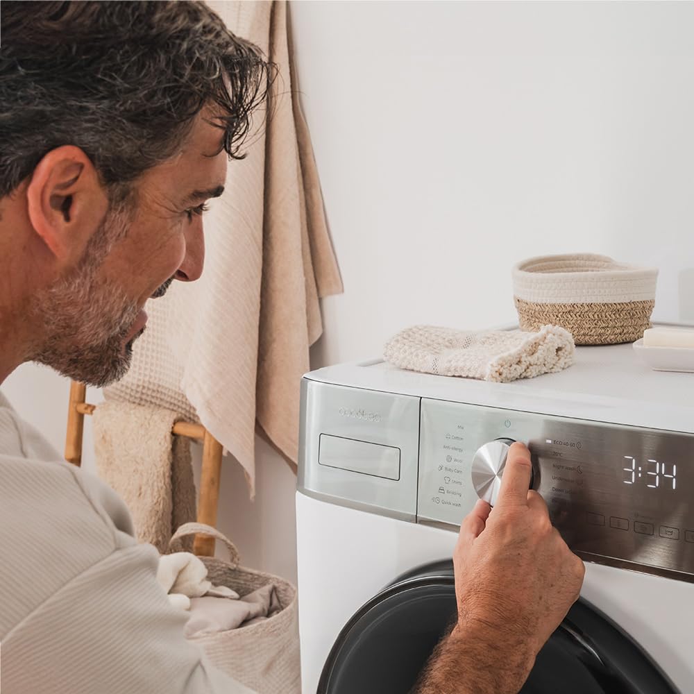 User turning the program dial on the Cecotec Bolero DressCode 10800 washing machine