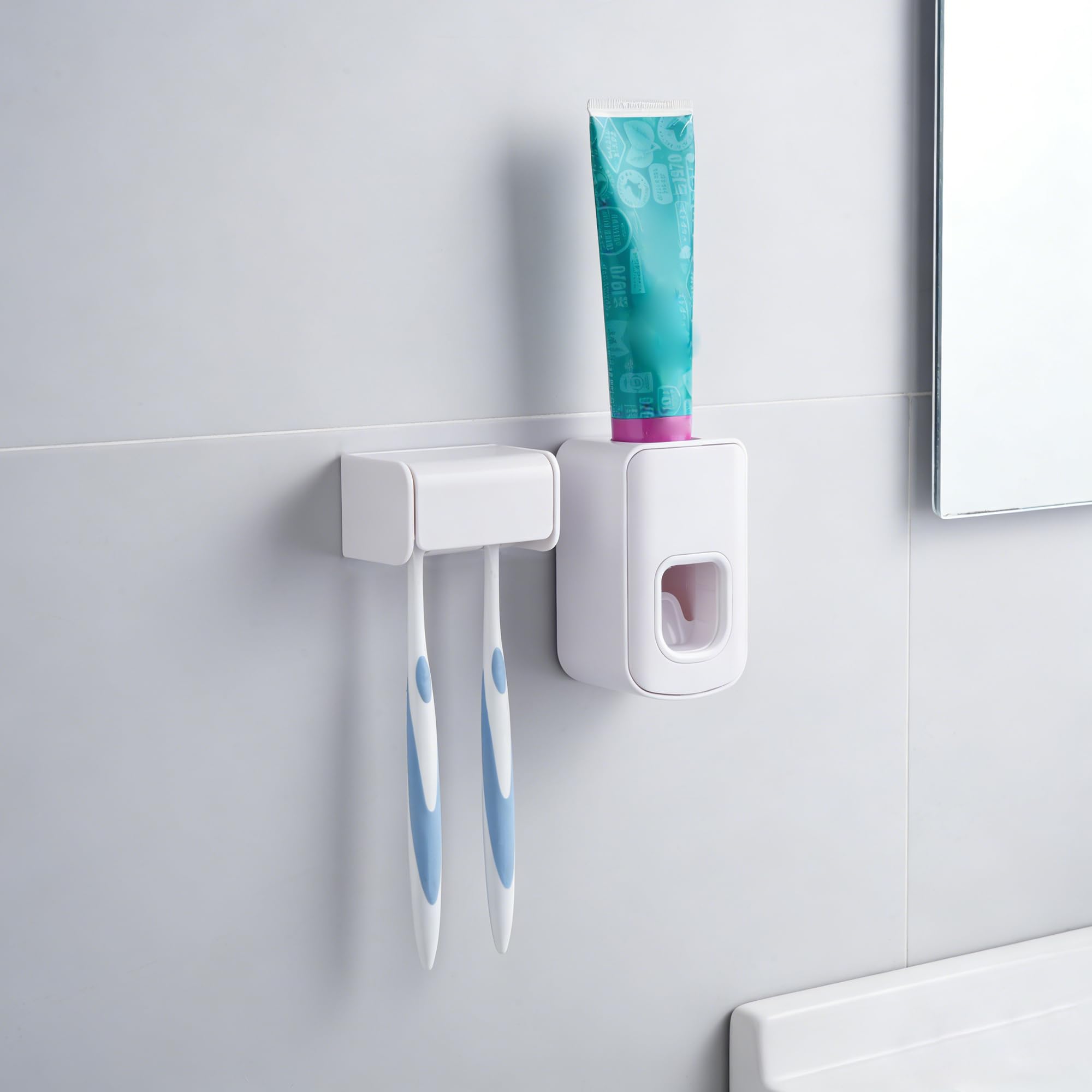 Soporte para cepillo de dientes montado en la pared con cubierta para baño, organizador de almacenamiento de cepillos de dientes con 2 ranuras para ducha, colgador autoadhesivo para cepillo de dientes