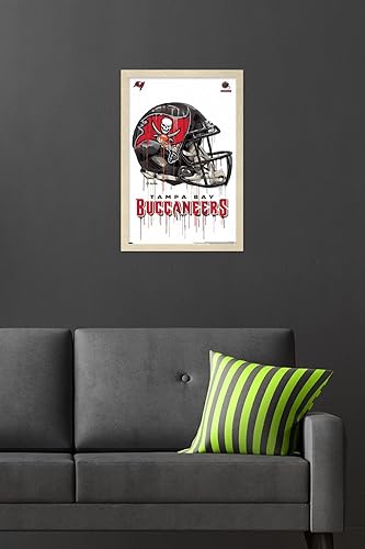 Miniatura 52 de Trends International NFL Tampa Bay Buccaneers - Póster de pared con casco de goteo 20, 22.375 x 34 pulgadas, versión enmarcada negra Versión