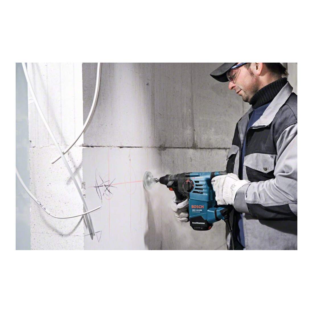 Bosch Professional: młot udarowo-obrotowy GBH 3-28 DRE (rękojeść dodatkowa, ogranicznik głębokości 210 mm, smar w tubie, sukno maszynowe, walizka)