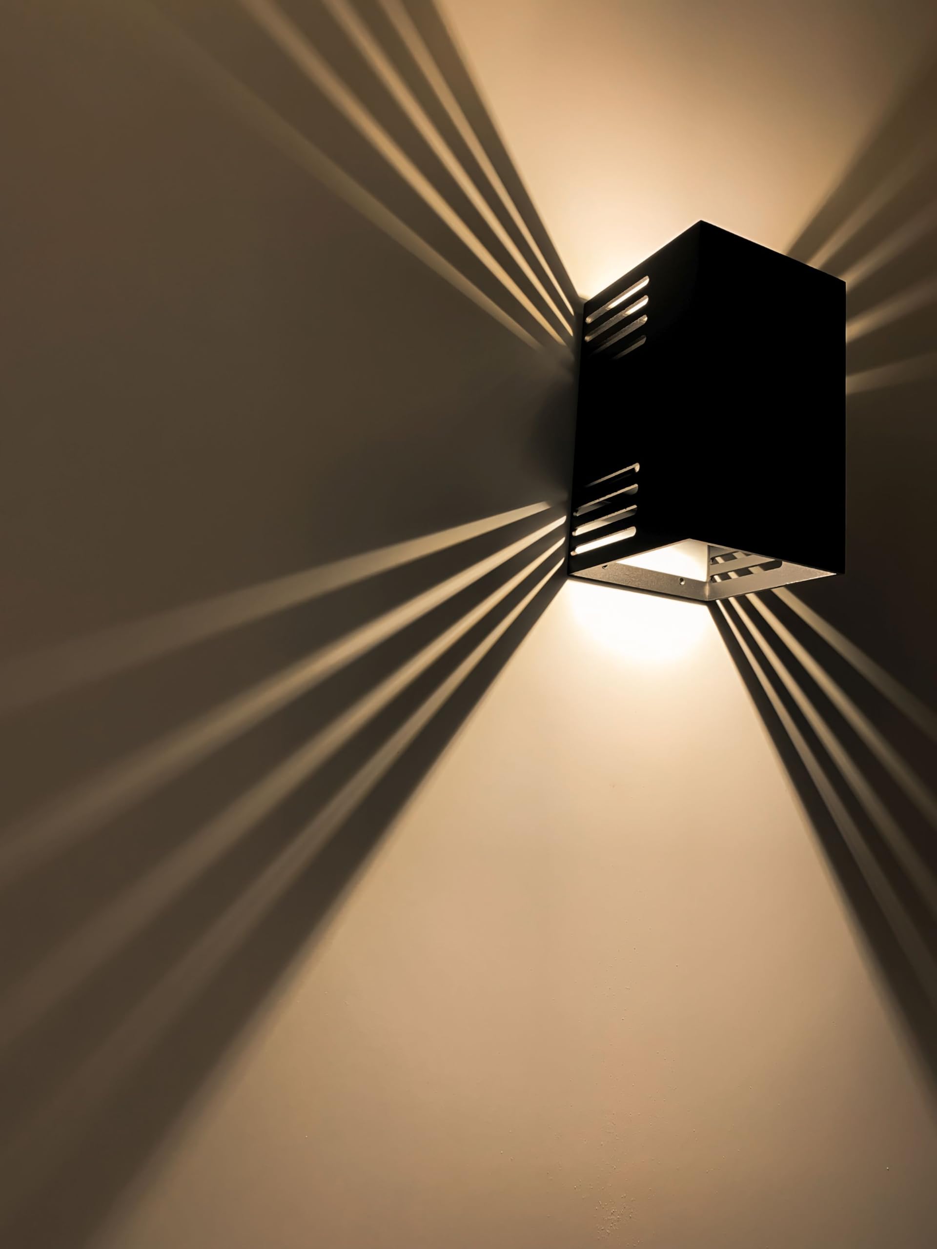 Lampa ścienna ShineLED – pośrednie oświetlenie zewnętrzne – ściemniana lampa ścienna do użytku wewnątrz i na zewnątrz – 12 W – barwa światła ciepła biel